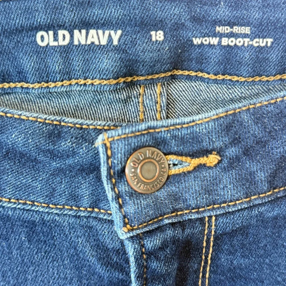 Old Navy Women 18 Blue Wow Boot-Cut Mid-Rise Dark Wash Stretch Denim Jeans